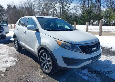 2016 Kia Sportage Lx z USA, uszkodzony, nr VIN KNDPBCAC1G7849364